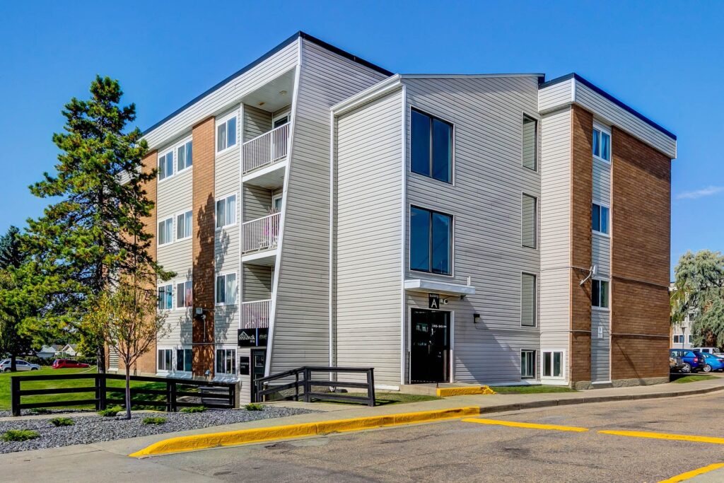Edmonton Apartment Rentals | Riverview Plaza